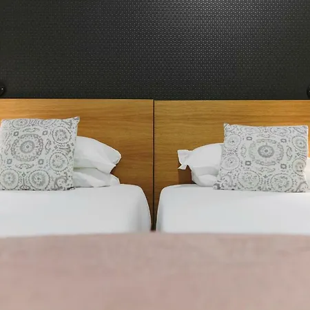 The Colony 3* Porto