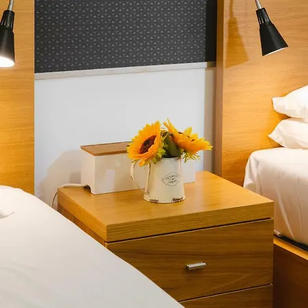 The Colony 3* Porto